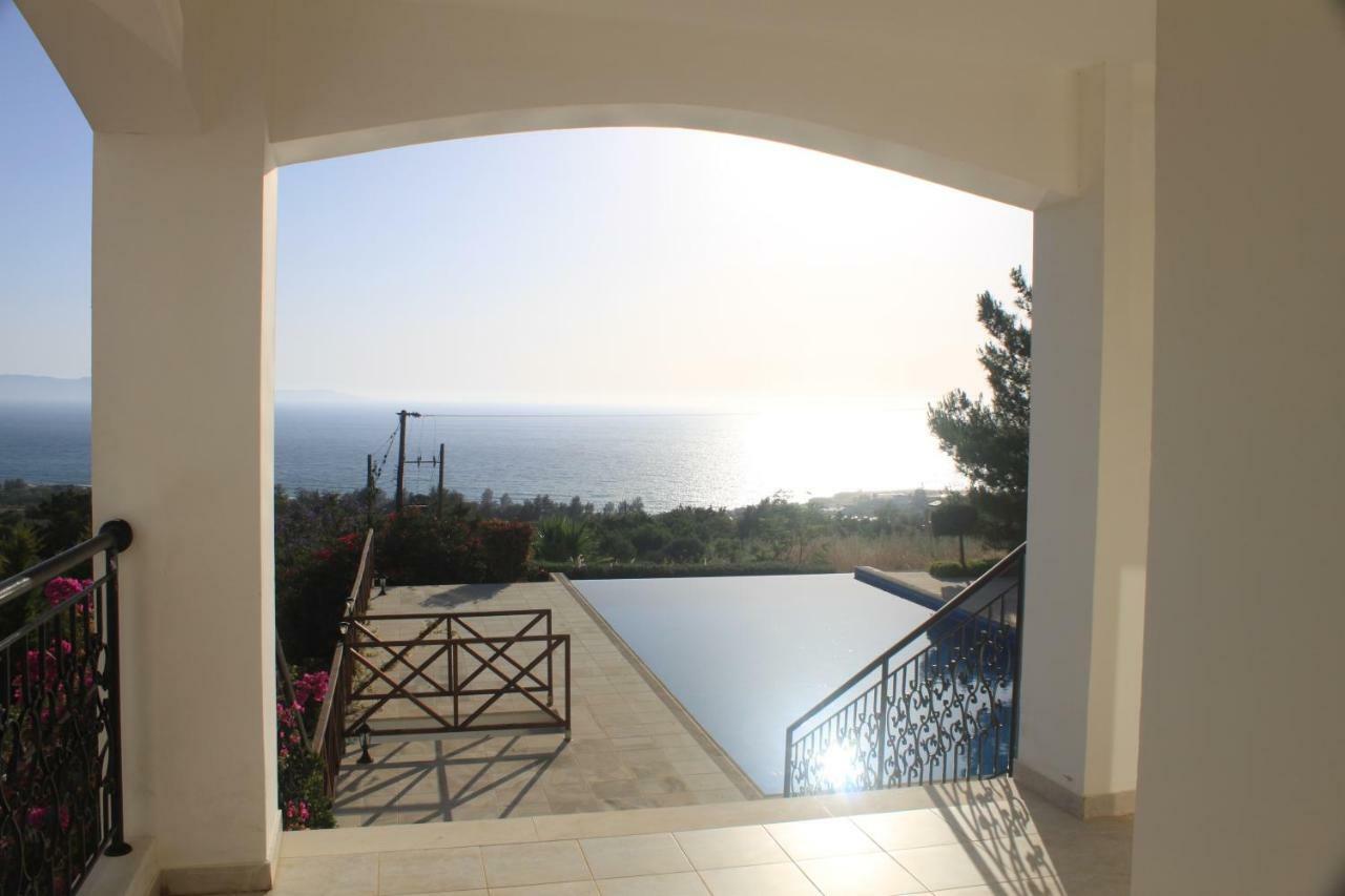 Martika Luxury Villa Agia Marina  Exterior photo